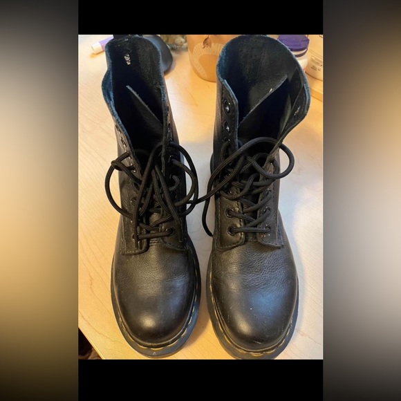 Black doc martens - Picture 3 of 6